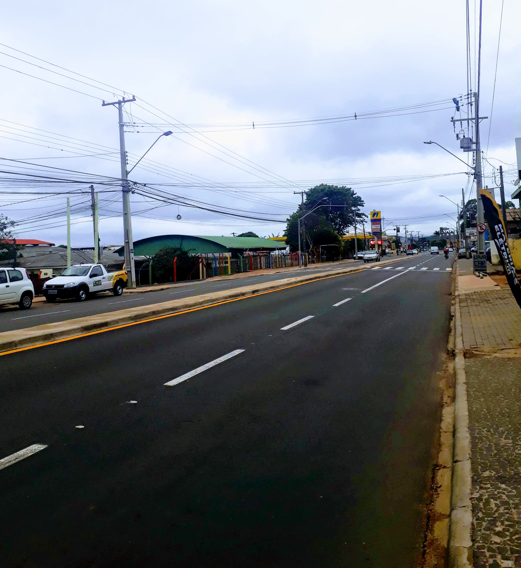 Avenida Carlos Cavalcanti, no Uvaranas, em Ponta Grossa