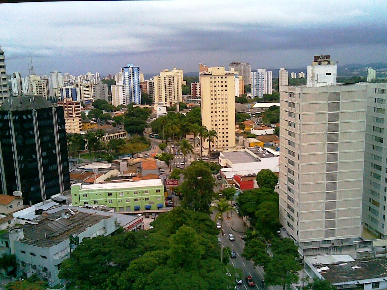 Centro de São José dos Campos com a zona oeste ao fundo